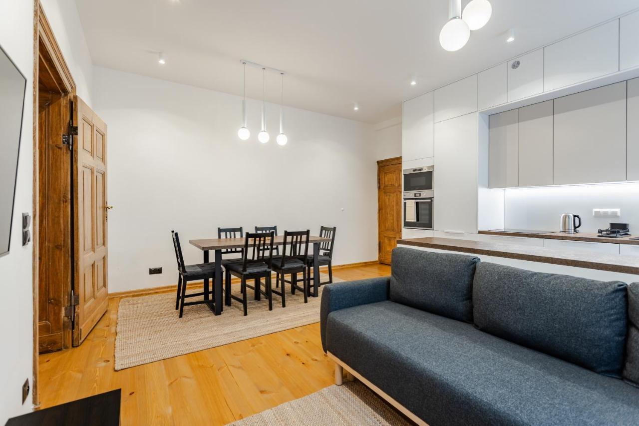 Two Bedroom Very Berry Apartment In Poznan With Desk By Noclegi Renters Exterior photo
