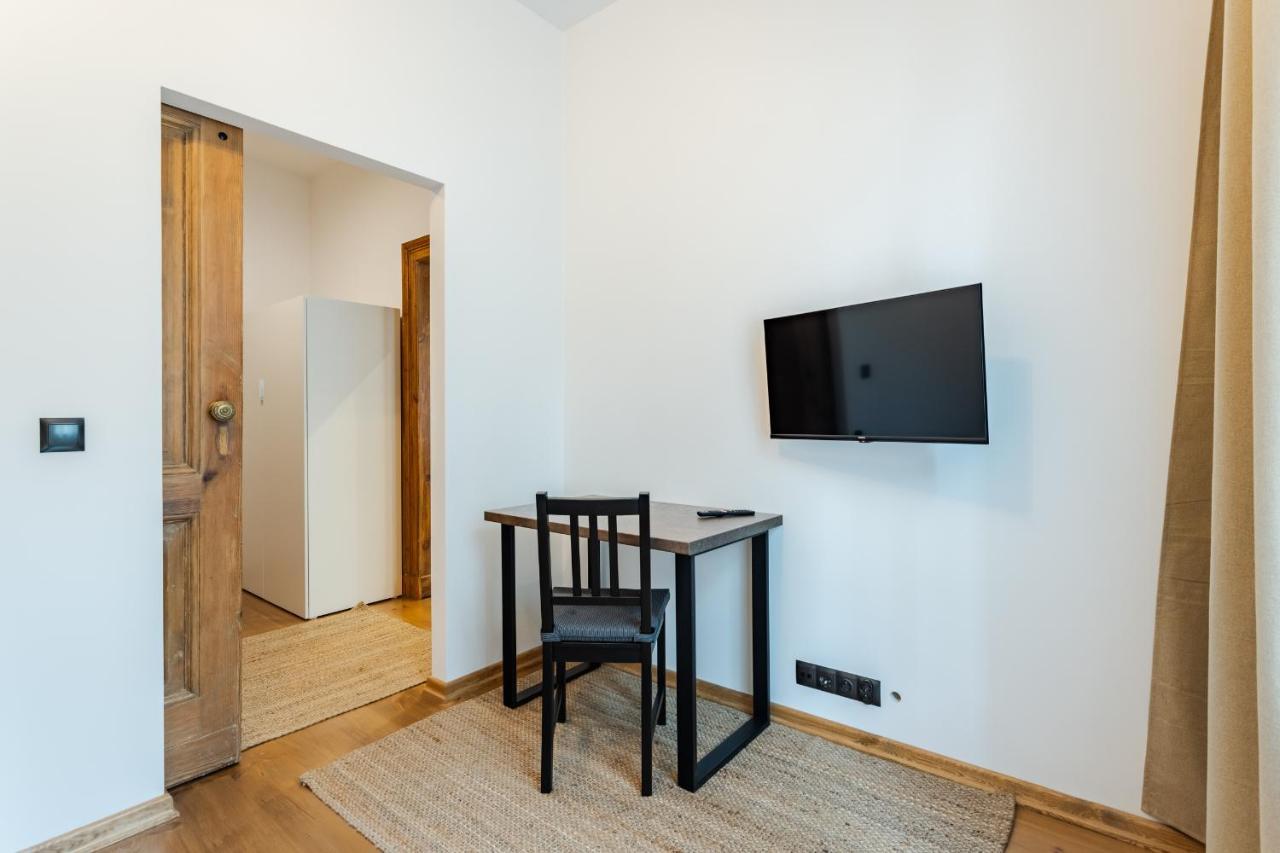 Two Bedroom Very Berry Apartment In Poznan With Desk By Noclegi Renters Exterior photo