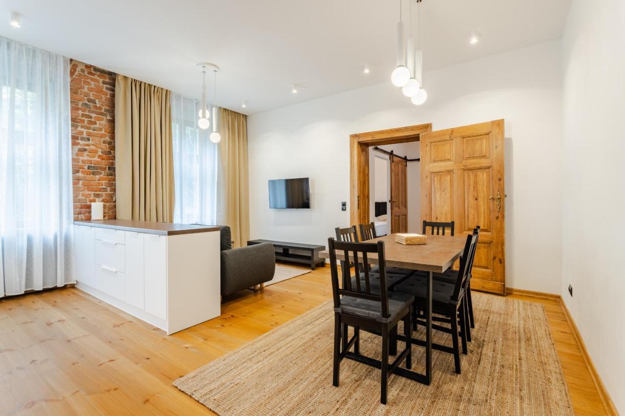 Two Bedroom Very Berry Apartment In Poznan With Desk By Noclegi Renters Exterior photo